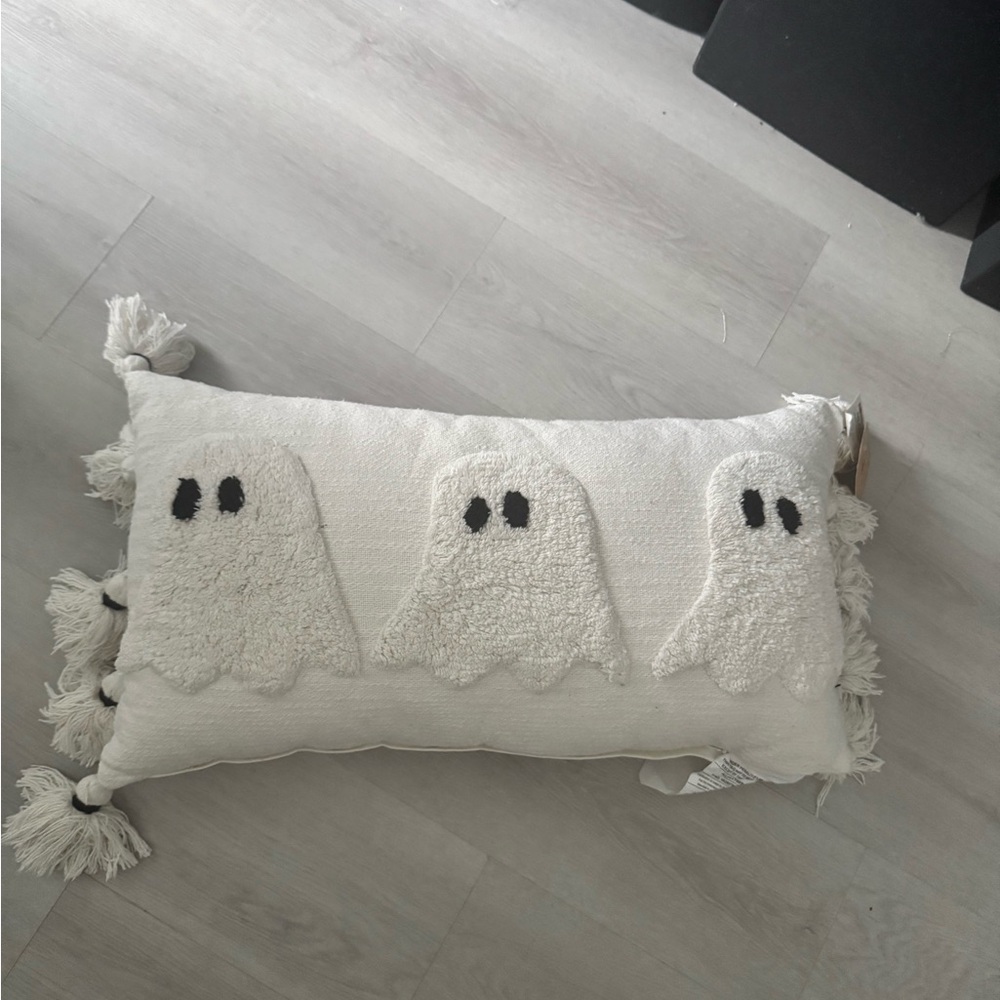 26" Sweet Street Halloween Ghost Trio Throw pillow Decor Tassels NEW